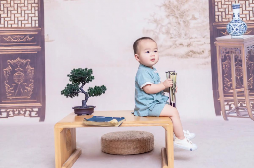武汉供卵包生男孩宝宝眼袋发黑